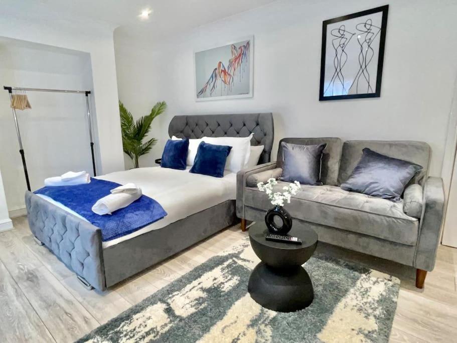 Stylish Cosy Studio Apartment Грейвсенд Екстериор снимка