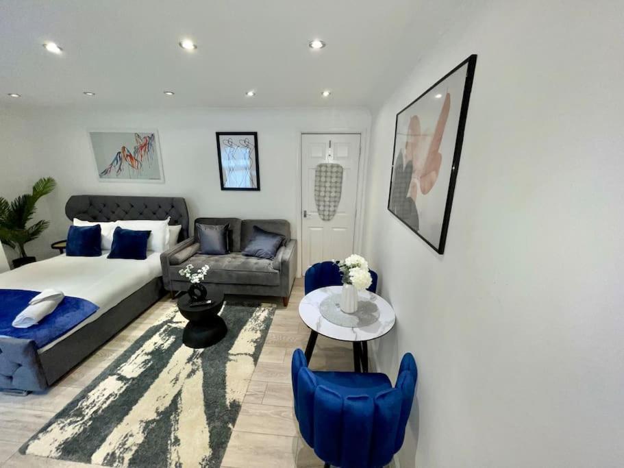 Stylish Cosy Studio Apartment Грейвсенд Екстериор снимка