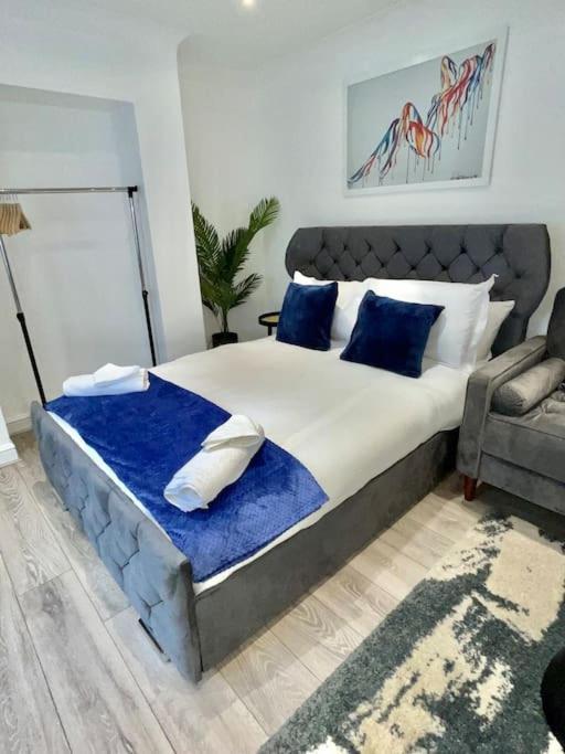 Stylish Cosy Studio Apartment Грейвсенд Екстериор снимка