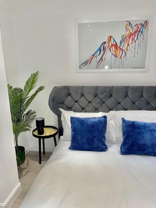 Stylish Cosy Studio Apartment Грейвсенд Екстериор снимка