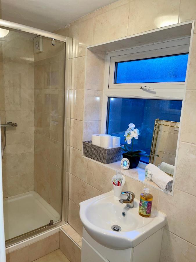 Stylish Cosy Studio Apartment Грейвсенд Екстериор снимка